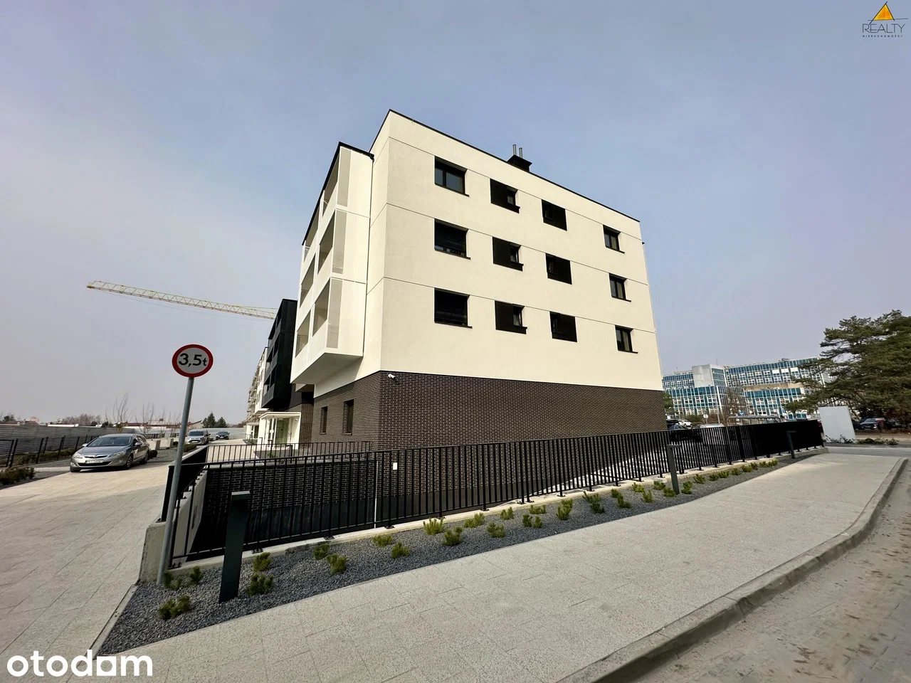 Szpitalna 11 — 13