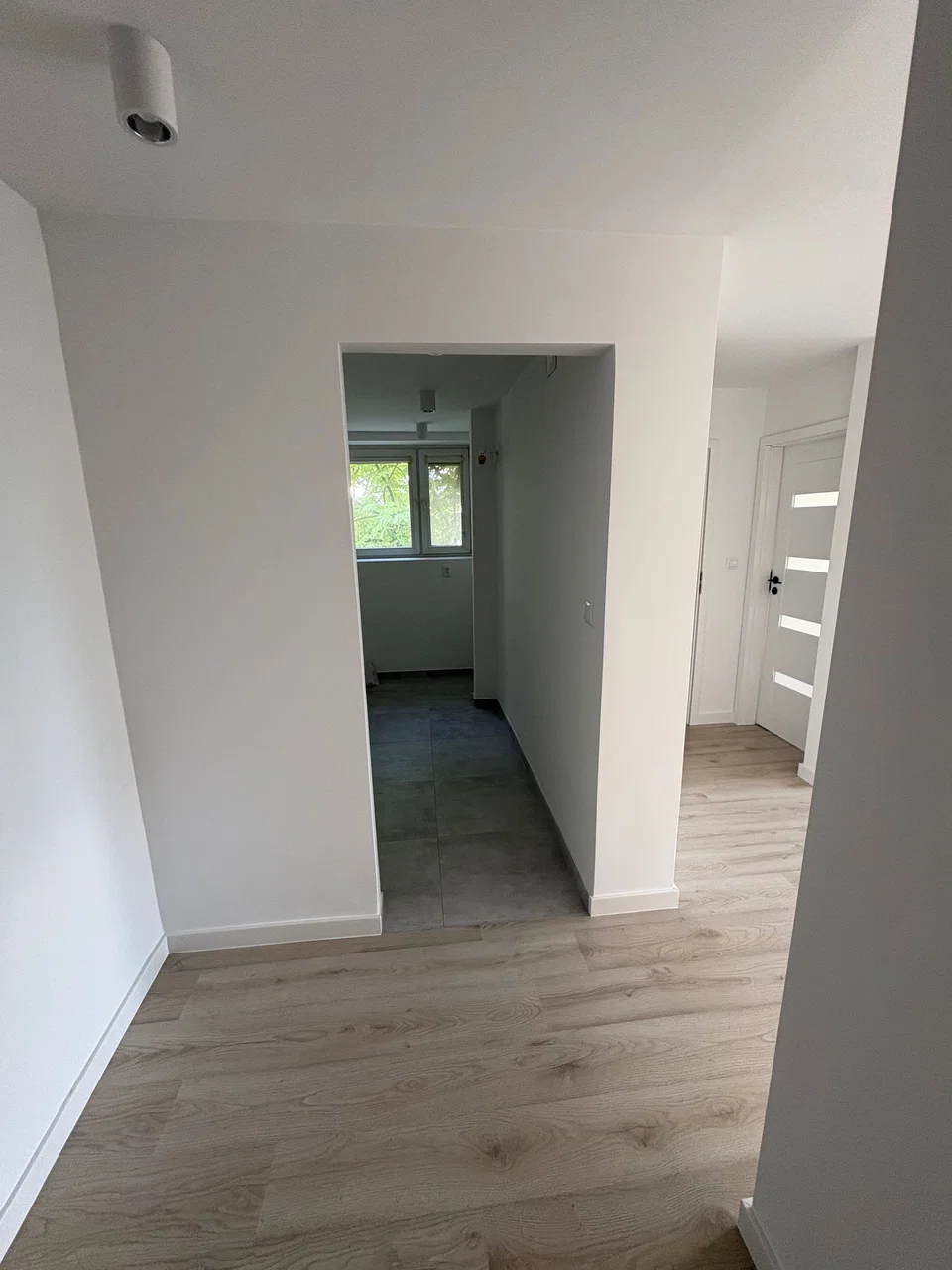 Sprzedam 2 pokoje 38m2 z oddzielną kuchnią ul. Ludna 11, Warszawa-Powiśle. Po remoncie.