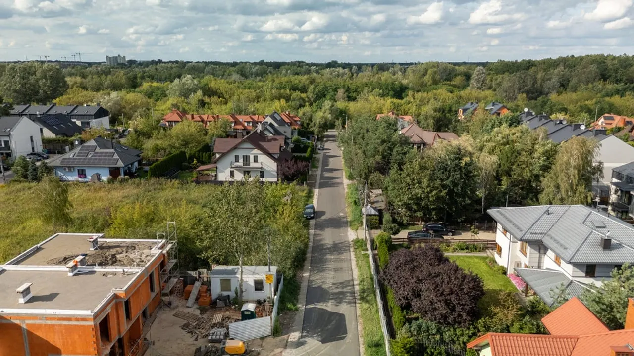 Jastrzębia 1 — 2