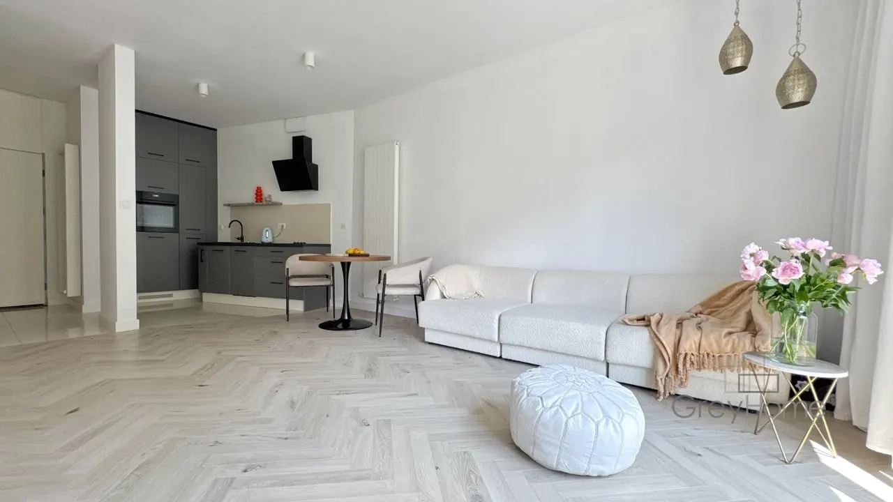 Przestronne, dwupokojowe mieszkanie w Miasteczku Wilanów.