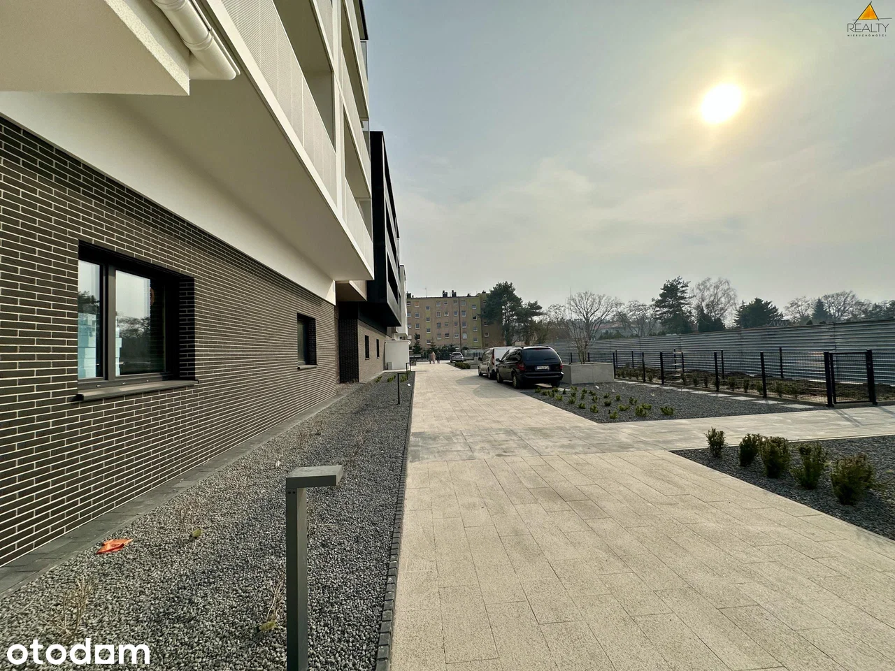 Szpitalna 11 — 23