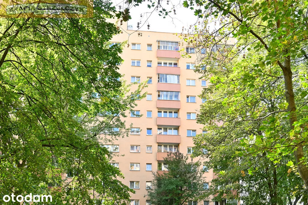 Okazja! Dwa pokoje, balkon, metro!